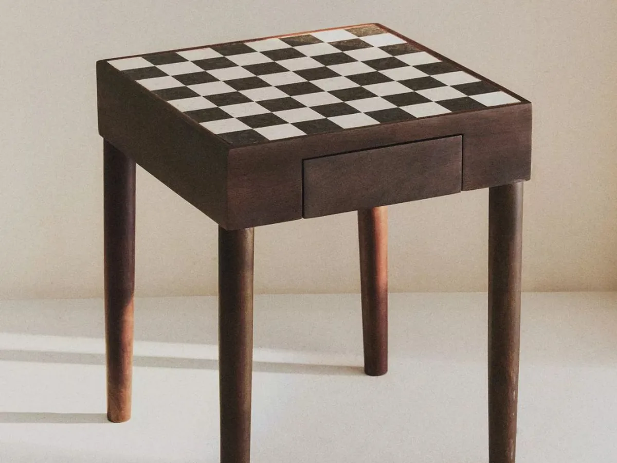 Mesa de mármol con ajedrez